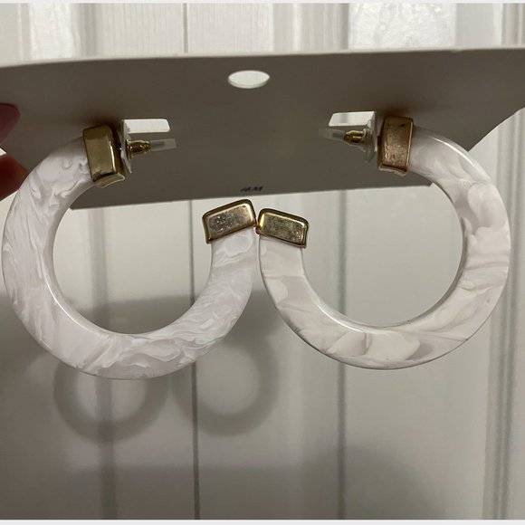 H&M Earrings - Picture 3 of 3